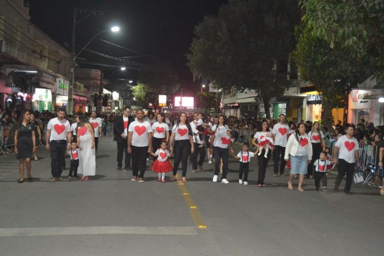 Terceira noite de Desfile Cívico é encerrado com chave de ouro