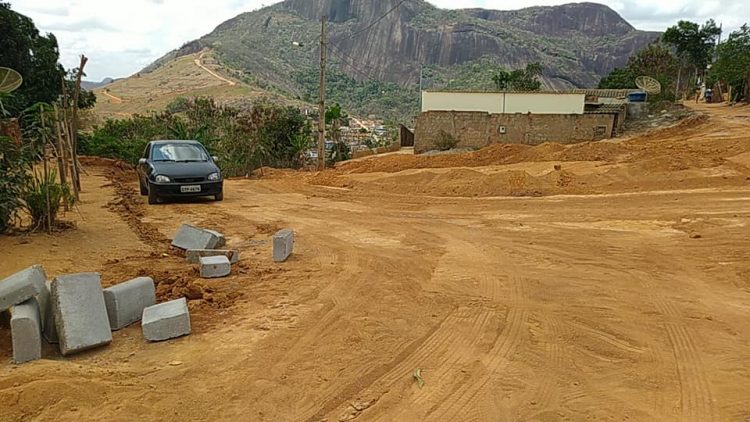 Prefeitura calça cinco ruas e leva mais qualidade de vida à população