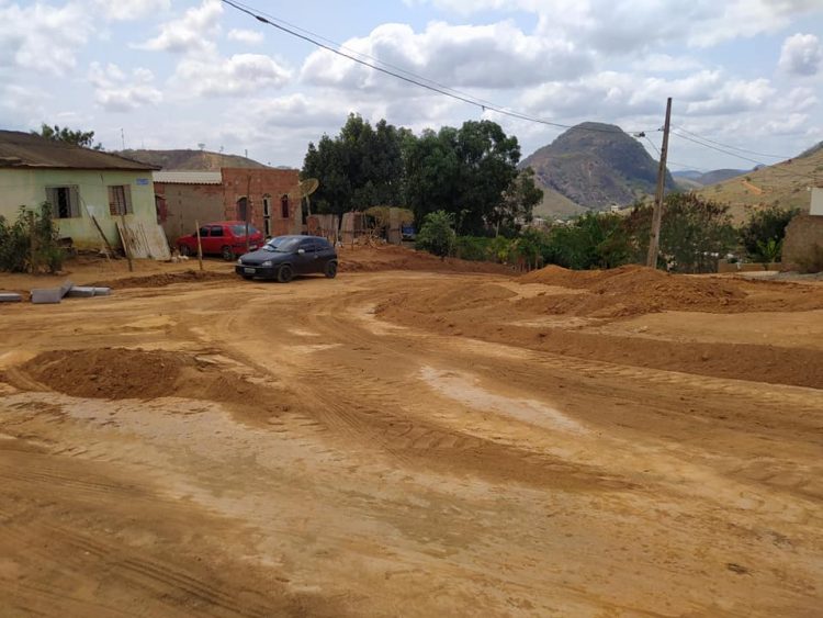 Prefeitura calça cinco ruas e leva mais qualidade de vida à população