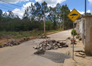 MAIS SEGURANÇA! Prefeitura instala quebra-molas na AV. Hildebrando Florindo no bairro Philadelfia