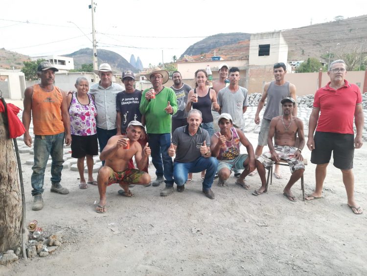 Prefeitura calça cinco ruas e leva mais qualidade de vida à população