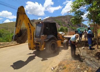 Prefeitura intensifica serviços de limpeza por todo município