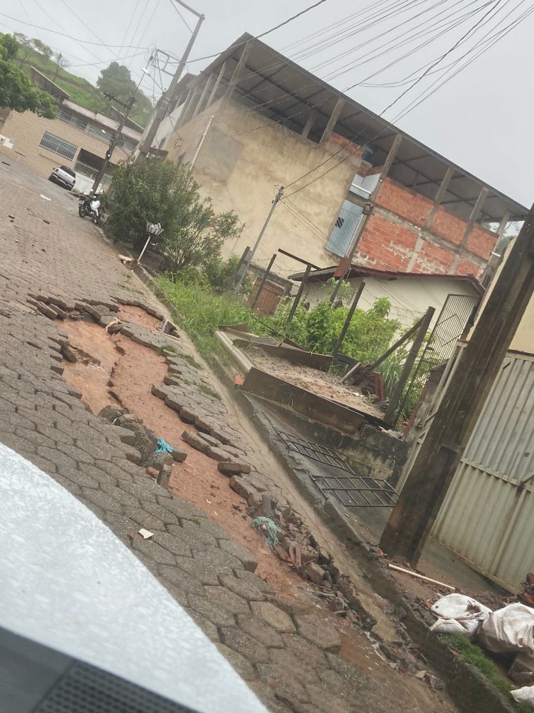 Após temporal, Prefeitura de Mantena realiza diversas ações na cidade e no interior do município