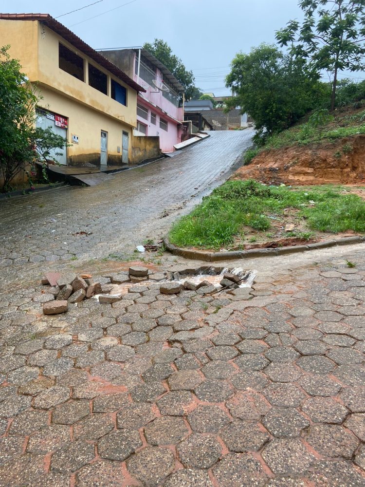 Após temporal, Prefeitura de Mantena realiza diversas ações na cidade e no interior do município