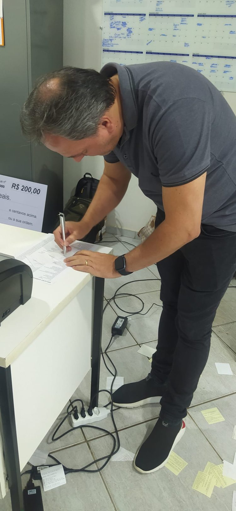 CDL realiza o sorteio de duas Honda Biz