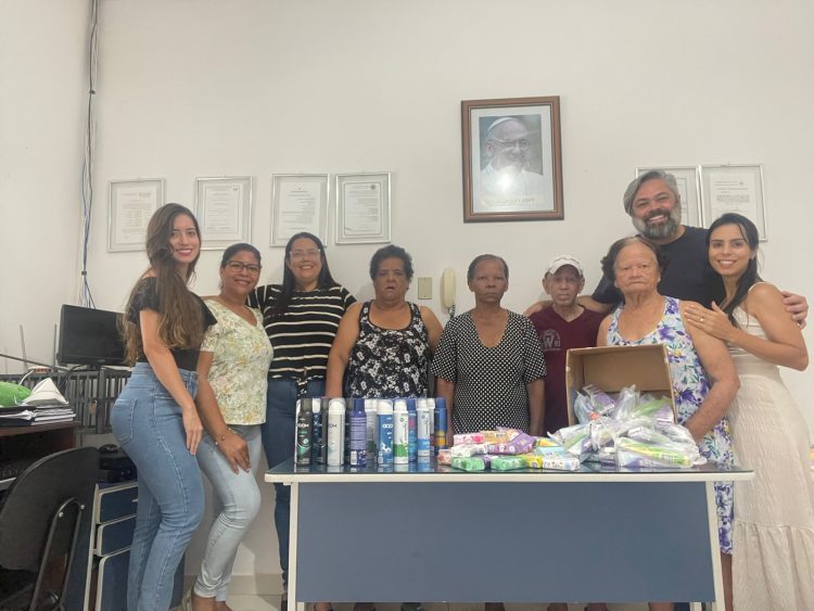 Conselho Municipal dos Direitos da Pessoa Idosa entrega materiais de higiene para o Lar Santo Antônio