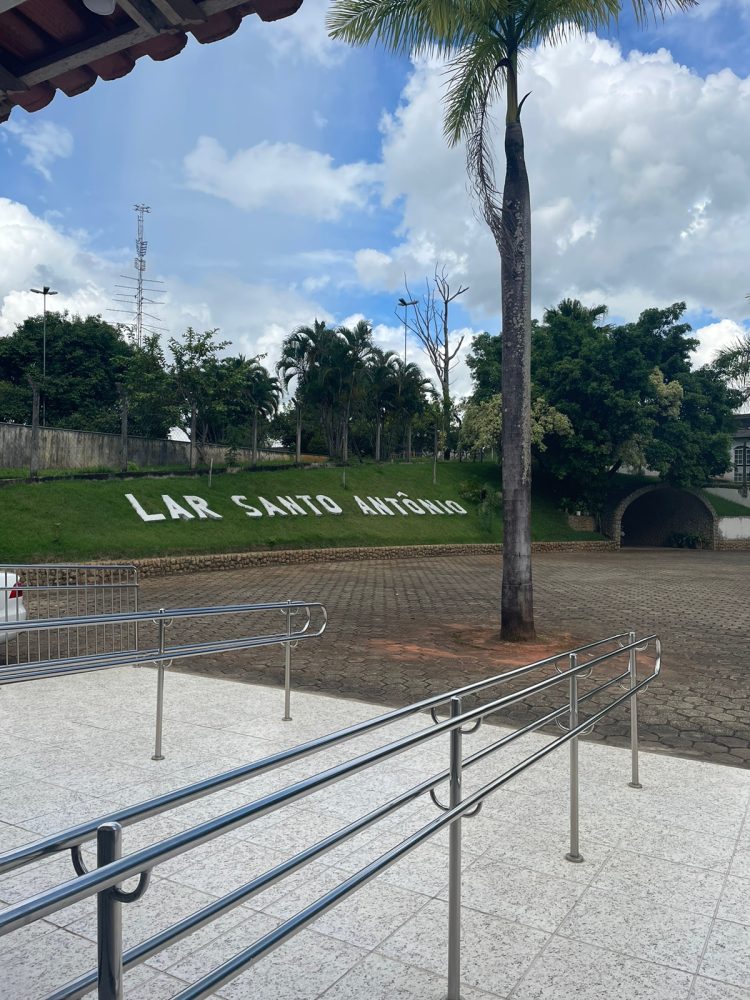 Conselho Municipal dos Direitos da Pessoa Idosa entrega materiais de higiene para o Lar Santo Antônio