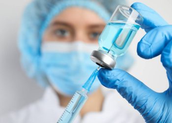 Mantena começa aplicação de vacina bivalente