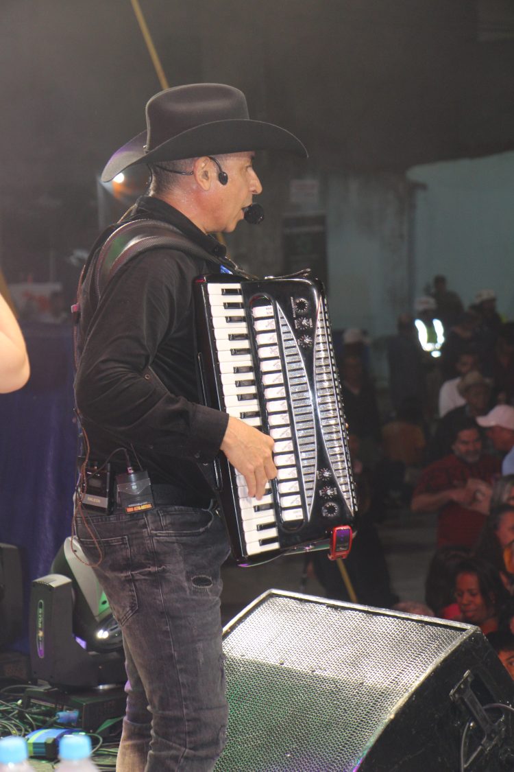 ‘Uma noite épica’: Trio Alto Astral, Juliana e Bonde do Forró e Don e Juan fazem história na Festa do Chapéu, levando uma multidão à Praça de Recreação Edite Trindade de Souza Coelho