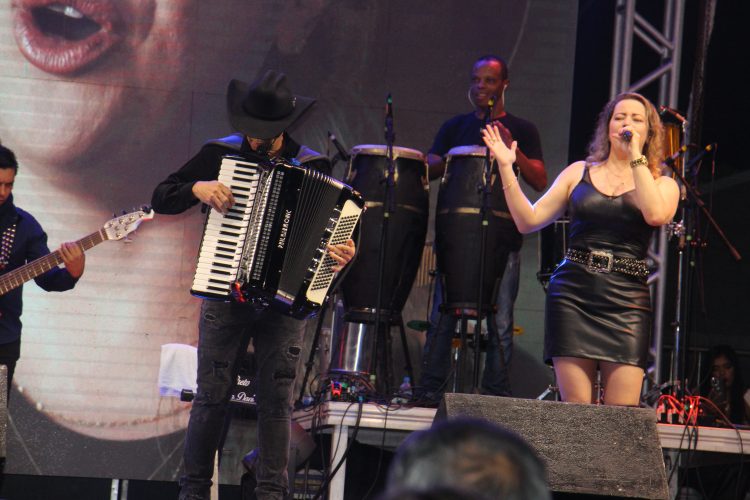 ‘Uma noite épica’: Trio Alto Astral, Juliana e Bonde do Forró e Don e Juan fazem história na Festa do Chapéu, levando uma multidão à Praça de Recreação Edite Trindade de Souza Coelho