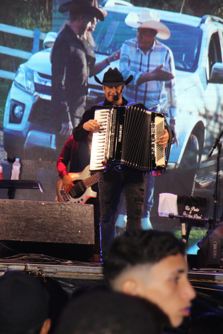 ‘Uma noite épica’: Trio Alto Astral, Juliana e Bonde do Forró e Don e Juan fazem história na Festa do Chapéu, levando uma multidão à Praça de Recreação Edite Trindade de Souza Coelho