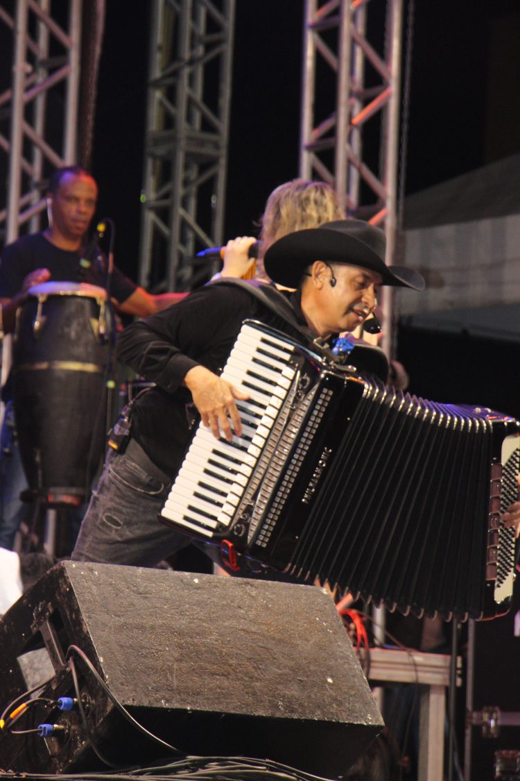 ‘Uma noite épica’: Trio Alto Astral, Juliana e Bonde do Forró e Don e Juan fazem história na Festa do Chapéu, levando uma multidão à Praça de Recreação Edite Trindade de Souza Coelho
