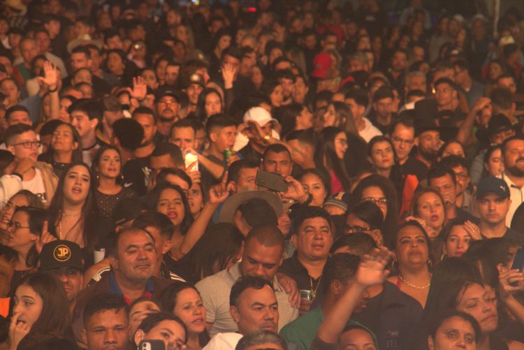 ‘Uma noite épica’: Trio Alto Astral, Juliana e Bonde do Forró e Don e Juan fazem história na Festa do Chapéu, levando uma multidão à Praça de Recreação Edite Trindade de Souza Coelho