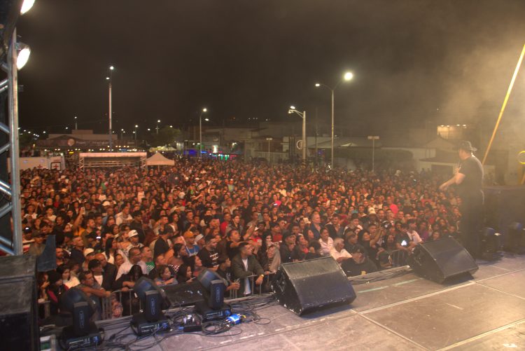 ‘Uma noite épica’: Trio Alto Astral, Juliana e Bonde do Forró e Don e Juan fazem história na Festa do Chapéu, levando uma multidão à Praça de Recreação Edite Trindade de Souza Coelho