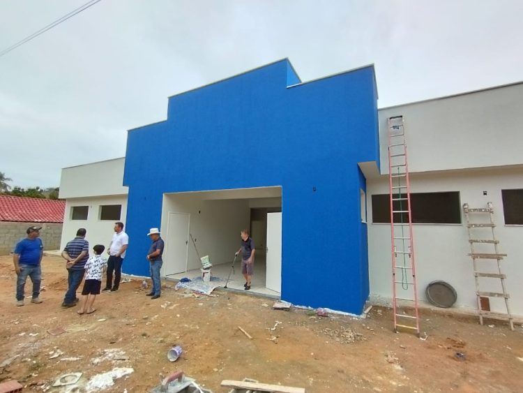 FASE FINAL! Prefeito João Rufino e Secretário de Planejamento Heverton Monteiro visitam obras da nova Unidade de Saúde em Ariranha