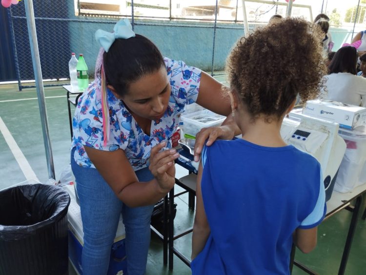 “Dia D” de vacinação: em Mantena, a Escola Municipal Mario Rigamont recebeu a Campanha de Multivacinação
