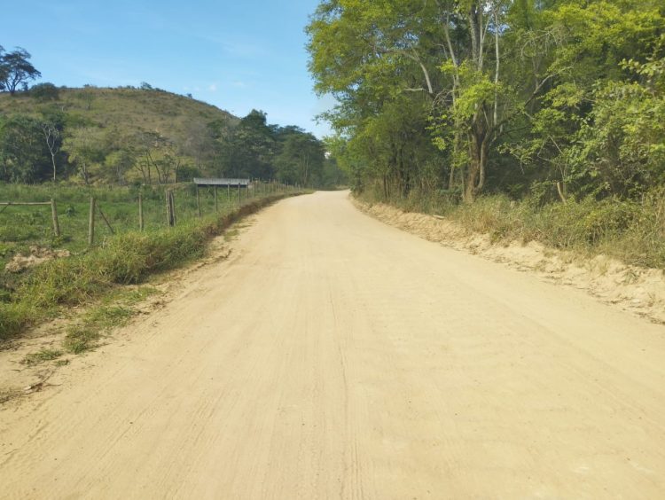 Prefeitura realiza manutenção em estradas rurais