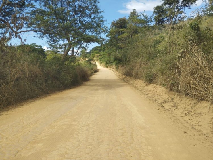 Prefeitura realiza manutenção em estradas rurais