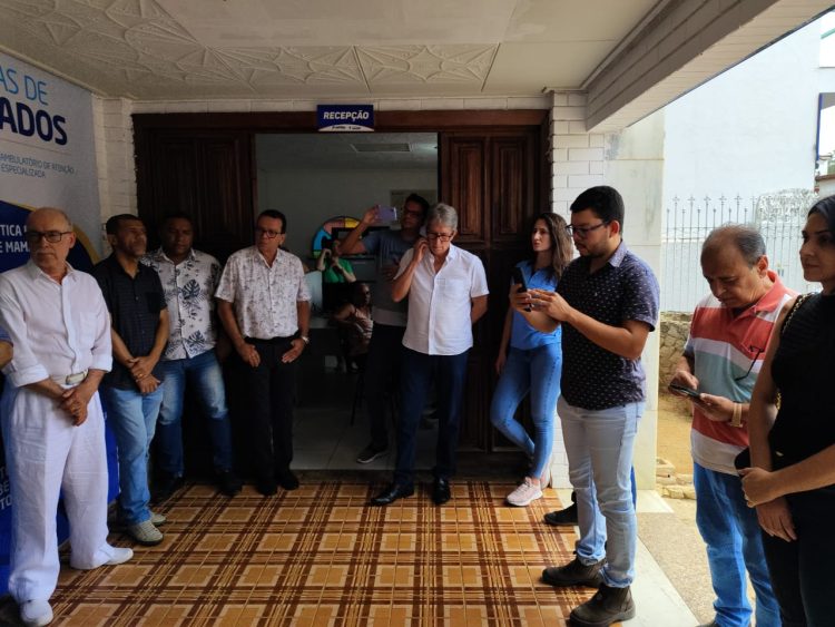 Saúde Mantena! Em um dia, Administração e Secretaria de Saúde inauguram o Ambulatório de Atenção Especializada e um mega PSF no bairro Nicoline. Confira!