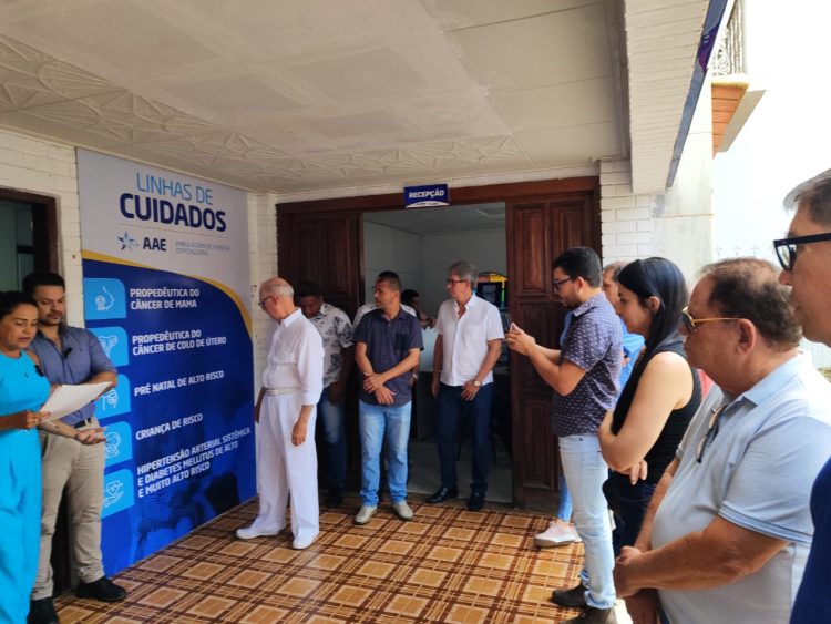 Saúde Mantena! Em um dia, Administração e Secretaria de Saúde inauguram o Ambulatório de Atenção Especializada e um mega PSF no bairro Nicoline. Confira!