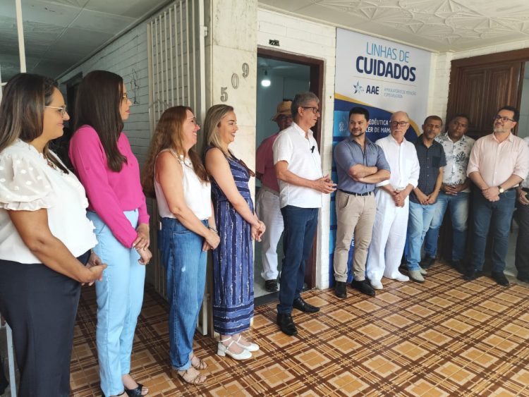 Saúde Mantena! Em um dia, Administração e Secretaria de Saúde inauguram o Ambulatório de Atenção Especializada e um mega PSF no bairro Nicoline. Confira!