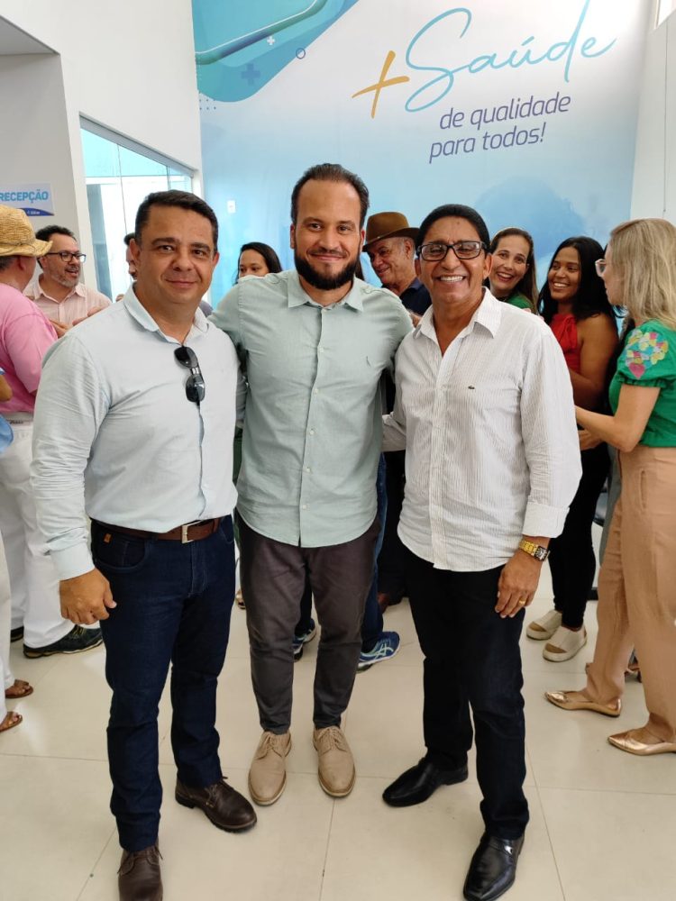 Saúde Mantena! Em um dia, Administração e Secretaria de Saúde inauguram o Ambulatório de Atenção Especializada e um mega PSF no bairro Nicoline. Confira!