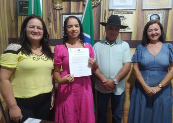 EDUCAÇÃO: Prefeito João Rufino dá posse aos aprovados no concurso em 2020