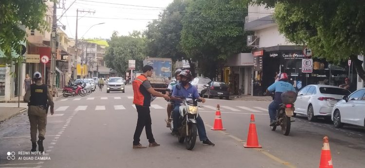 Blitz educativa promove conscientização de combate a dengue e Segurança