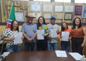 Aprovados no concurso público tomam posse e assumem cargos