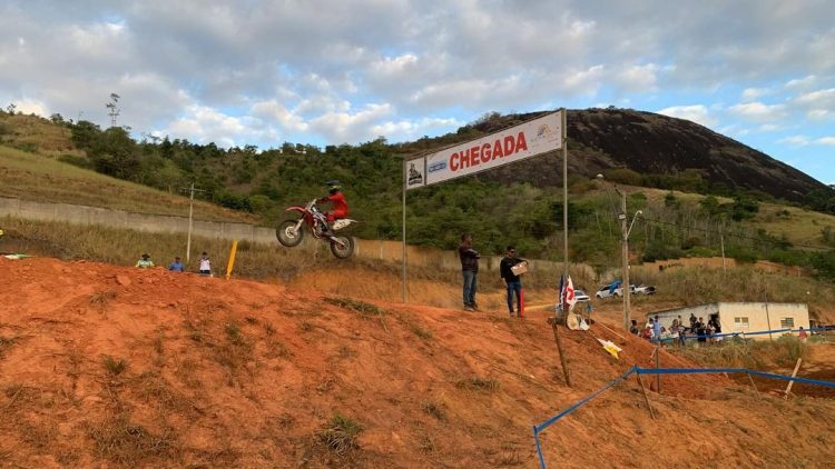 Copa Norte de Motocross agita Mantena na 4ª Etapa