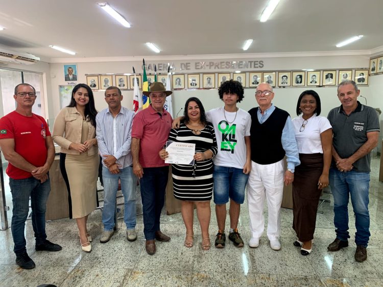 Secretaria de Assistência Social entrega certificados às formandos do Projeto Construindo Bons Hábitos