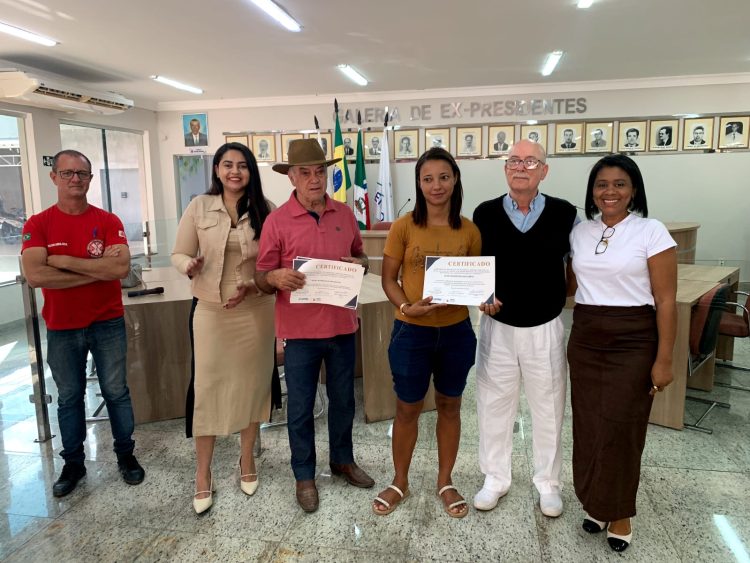 Secretaria de Assistência Social entrega certificados às formandos do Projeto Construindo Bons Hábitos