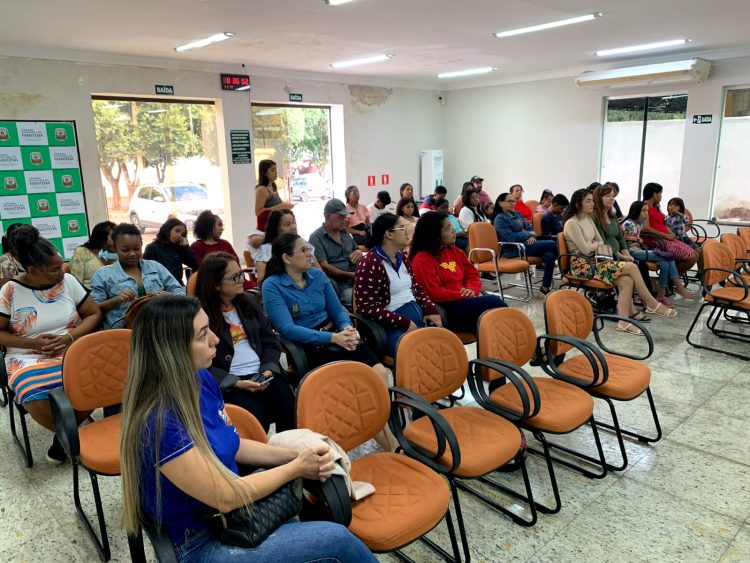 Secretaria de Assistência Social entrega certificados às formandos do Projeto Construindo Bons Hábitos