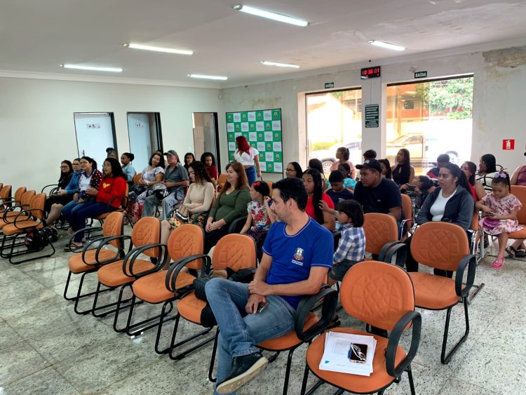 Secretaria de Assistência Social entrega certificados às formandos do Projeto Construindo Bons Hábitos