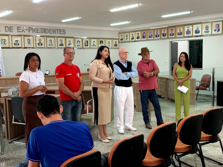Secretaria de Assistência Social entrega certificados às formandos do Projeto Construindo Bons Hábitos