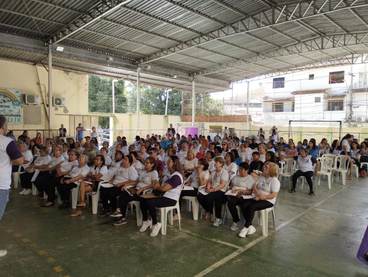 JUNHO VIOLETA: Assistência Social promove palestra sobre Combate à Violência Contra a Pessoa Idosa