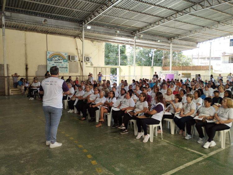 JUNHO VIOLETA: Assistência Social promove palestra sobre Combate à Violência Contra a Pessoa Idosa