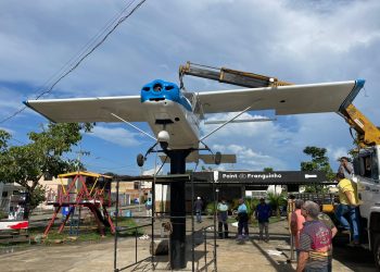 Aeronave é Instalada na Praça Edite Trindade de Souza Coelho