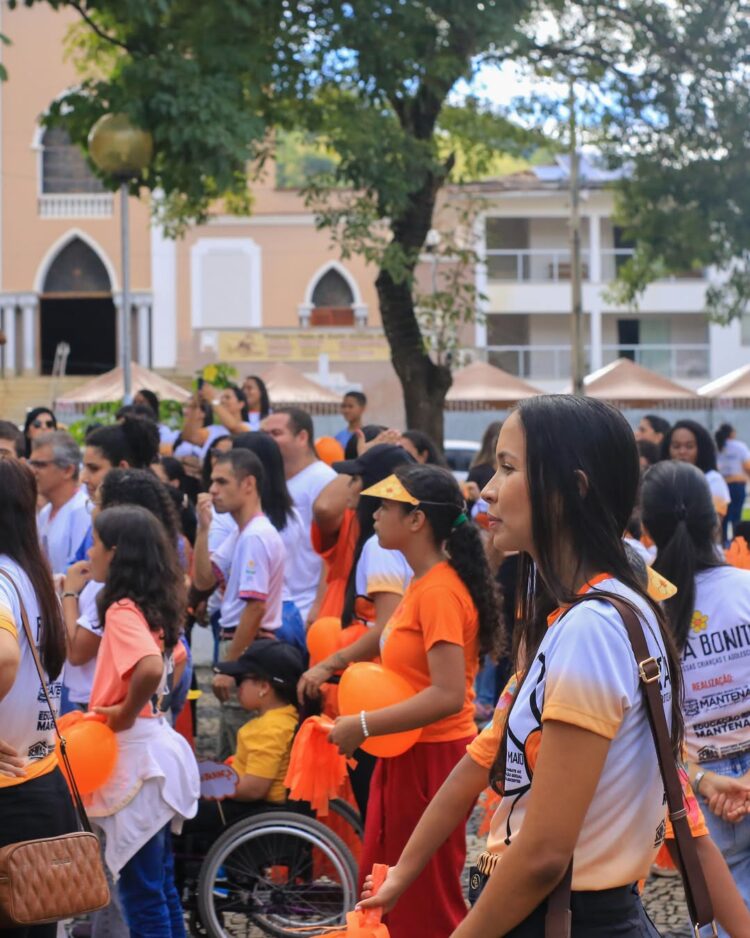 9ª Caminhada Maio Laranja mobiliza Mantena em Defesa das Crianças e Adolescentes