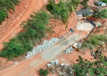Recuperação da Rua B avança e leva mais infraestrutura ao Bairro Pires de Albuquerque