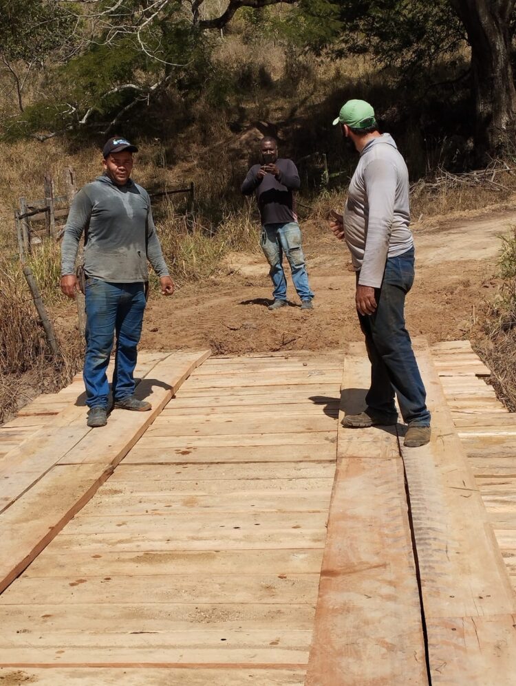 Secretaria de Obras intensifica ações na zona rural e reconstrói pontes nos córregos da Fundanga e dos Ilhéus