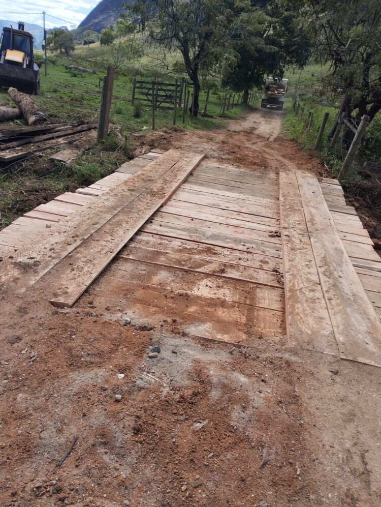 Secretaria de Obras intensifica ações na zona rural e reconstrói pontes nos córregos da Fundanga e dos Ilhéus