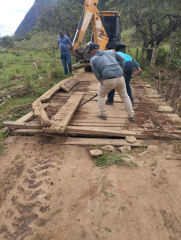 Secretaria de Obras intensifica ações na zona rural e reconstrói pontes nos córregos da Fundanga e dos Ilhéus