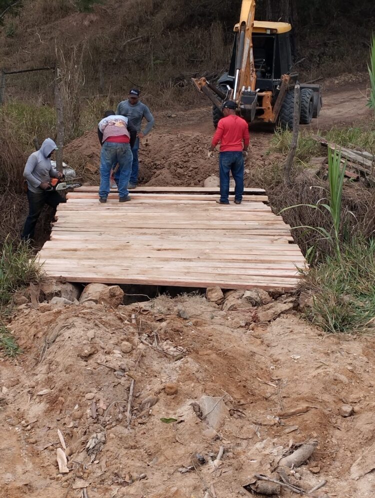 Secretaria de Obras intensifica ações na zona rural e reconstrói pontes nos córregos da Fundanga e dos Ilhéus