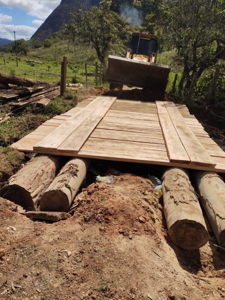 Secretaria de Obras intensifica ações na zona rural e reconstrói pontes nos córregos da Fundanga e dos Ilhéus