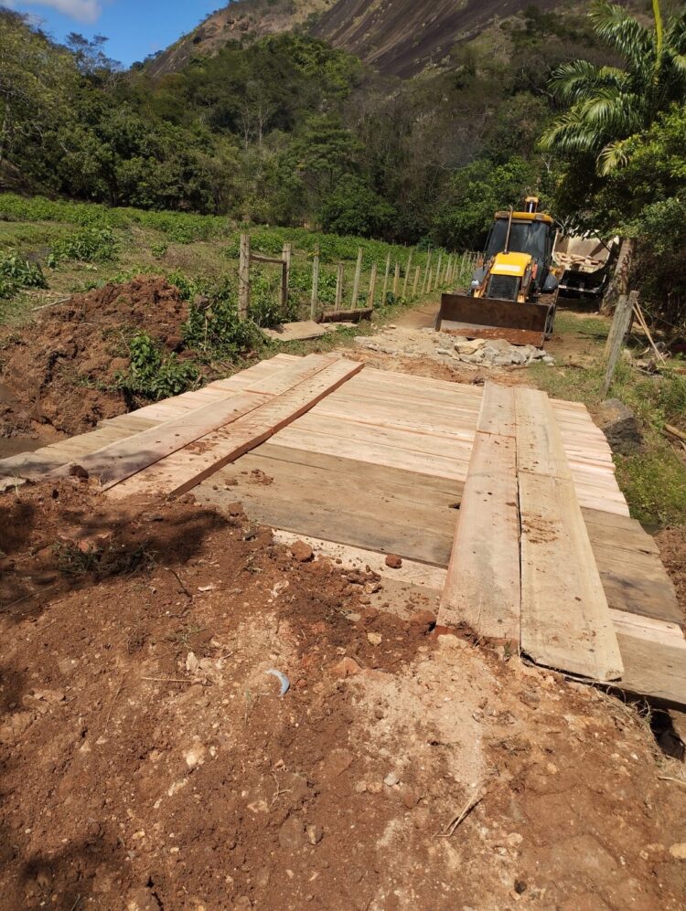 Secretaria de Obras intensifica ações na zona rural e reconstrói pontes nos córregos da Fundanga e dos Ilhéus