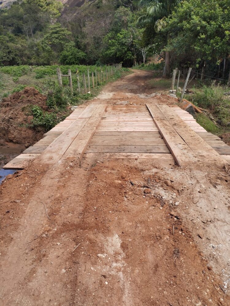 Secretaria de Obras intensifica ações na zona rural e reconstrói pontes nos córregos da Fundanga e dos Ilhéus