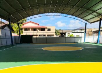Revitalização das quadras escolares avança e chega à Escola Mário Rigamont
