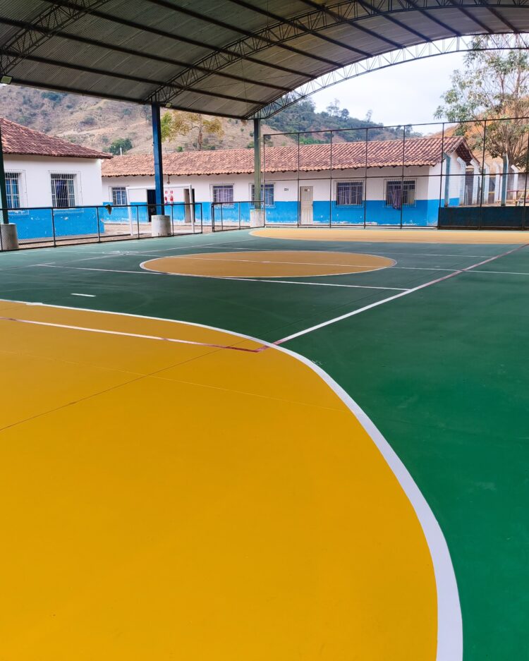 Esporte de cara nova: quadras do Jamiro Batista e CEMI recebem melhorias