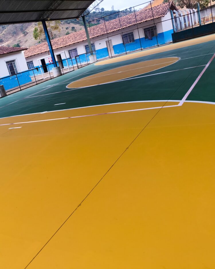 Esporte de cara nova: quadras do Jamiro Batista e CEMI recebem melhorias